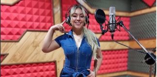 Fátima Román cantó en la facultad de Derecho