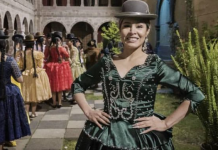 Nadia Portillo agradece la hospitalidad de los bolivianos honrando su cultura