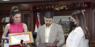 Nadia Ferreira es “hija dilecta de Asunción”