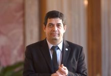 El vicepresidente Hugo Velázquez demostró sus dotes de cantante