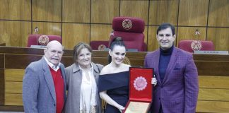Senadores homenajean a Lali González