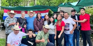 Miembros de la Orquesta de Reciclados y Asado Benítez alegraron a los paraguayos residentes en Suiza