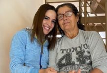 La Comadre y su regalo verde a la “Reina Madre de Atlantis”