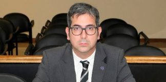 Los restos del fiscal Pecci llegaba esta madrugada y fue recibido en el espigón presidencial