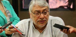 El senador Fernando Lugo se descompensó y fue llevado en ambulancia