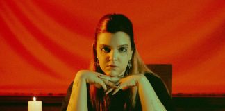 La cantante Tefy Musmeci presenta su canción “Halloween”