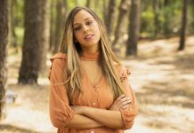 Yeissi Conterno lanza su primer álbum en medio de un concierto