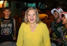 Le regalaron un choripán a Lilian Samaniego