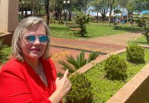 ¡En paracaídas! La senadora tiktoker Lilian Samaniego saltó al vacío
