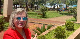 ¡En paracaídas! La senadora tiktoker Lilian Samaniego saltó al vacío