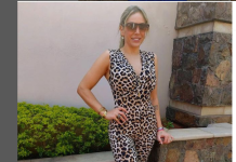 Ruth Alcaraz tapó los baches de su calle