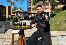 En la Expo, llenan de piropos al modelo David Noguera