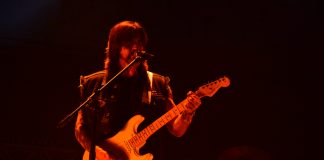 Juanes reconecta con su público paraguayo en un sorprendente show