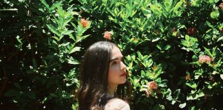 Ana Blosset trae una balada que expone un lado vulnerable