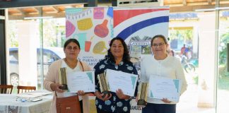 Artesanas ganaron dólares en concurso de tejido de Poncho Para’i